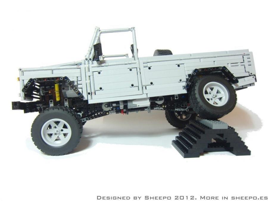  Land Rover Defender 110 by Lego 2012 года  (фото 7 из 12)